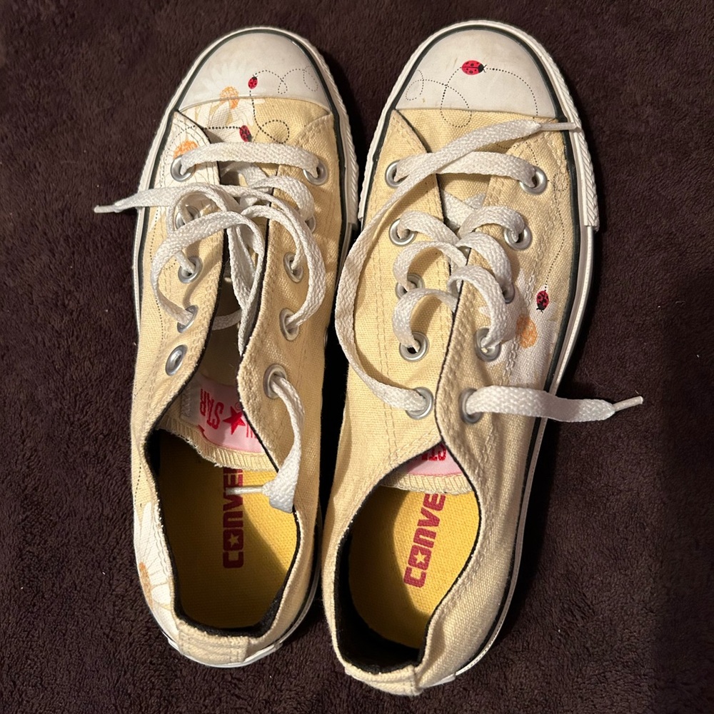 Women’s Converse, size 6